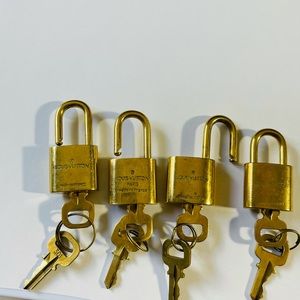 Louis Vuitton 1 Set of 1 Lock & 2Key Gold tone